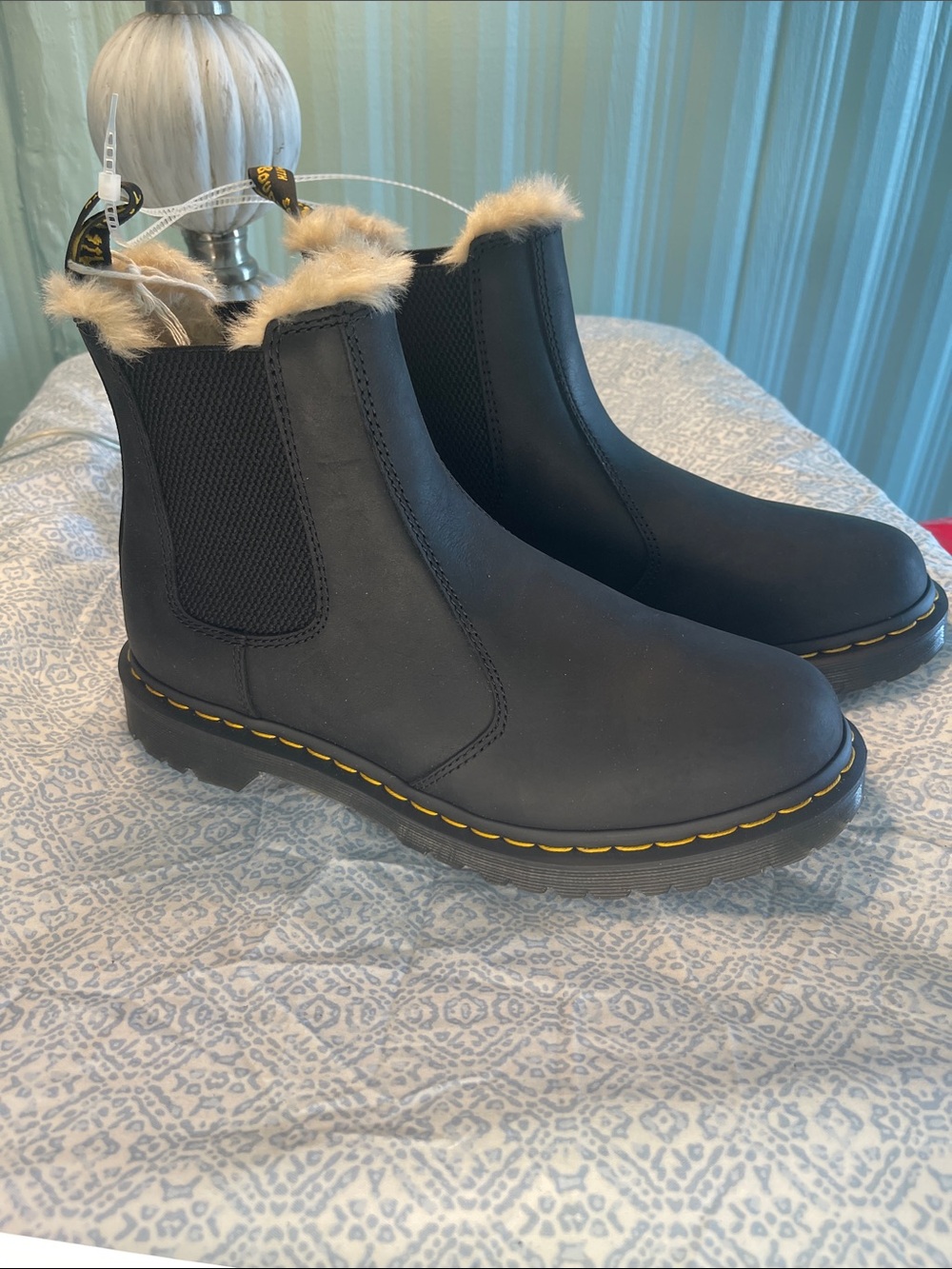 Dr. Martens Black Leonore Sherpa Lined Chelsea Boots Yellow Stitching NEW Sz. 10